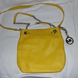 MICHAEL KORS LARGE YELLOW PEBBLE LEATHER HOBO BAG